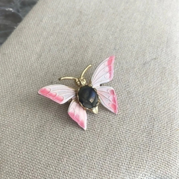 Vintage Jewelry - Vintage Butterfly Black Stone Brooch